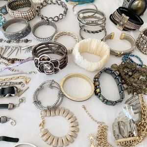 Bundle of bracelet (no tangle) over 90 pieces.